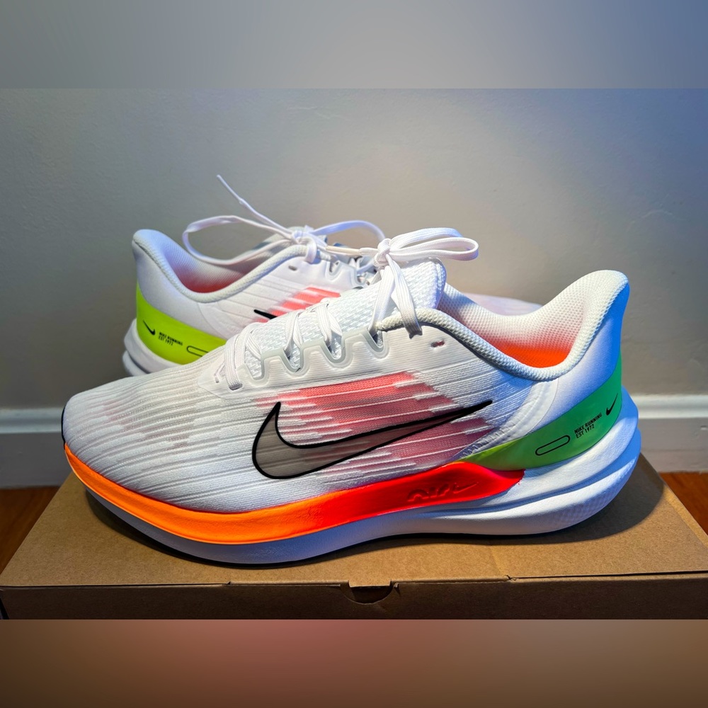 NEW Men Nike WinFlo 9 Size 10.5